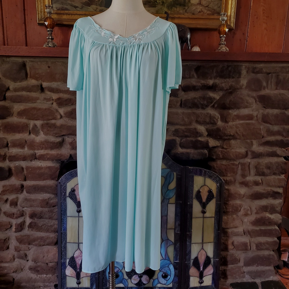 Miss Elaine Classics Vintage Mint Aqua Blue Nightgown Embroidered Maxi 23x38